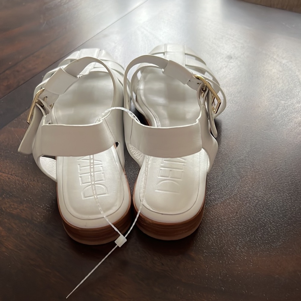 Deltan
Abbey Leather Fisherman Flats - Picture 12 of 16